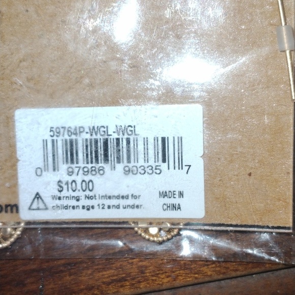 Gold tone earings - Picture 3 of 3